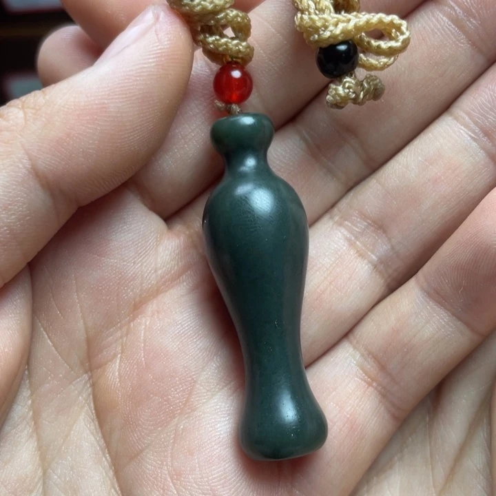 漫***f和田玉未镶嵌颈饰
