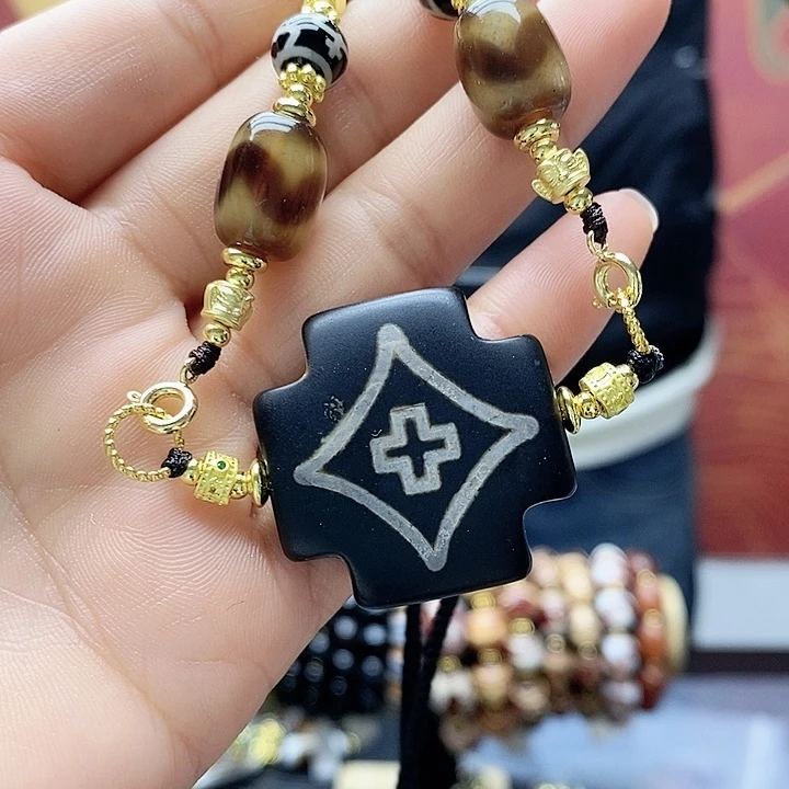 玛瑙/玉髓合金颈饰