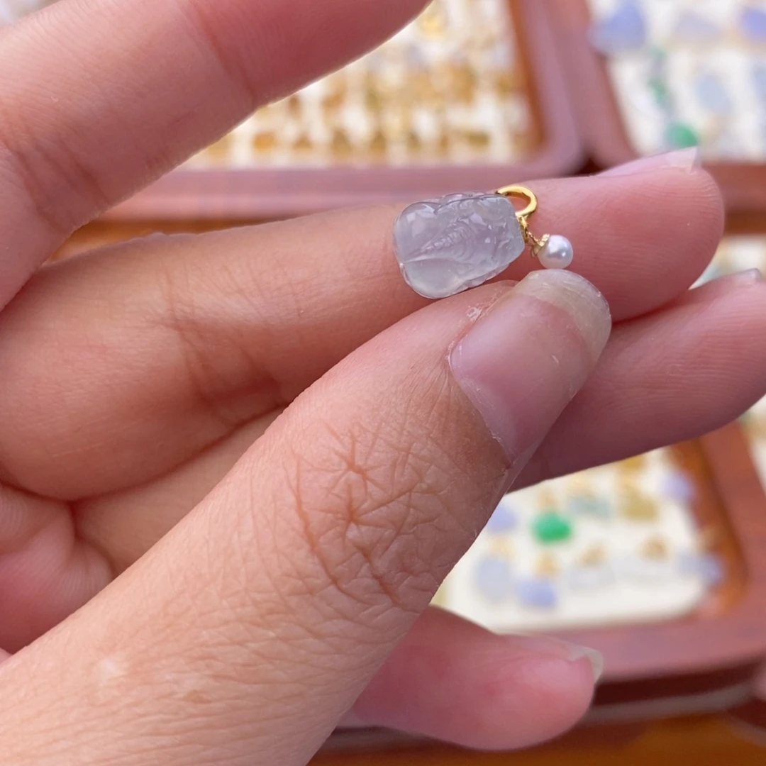 翡翠18K金镶嵌颈饰翡翠