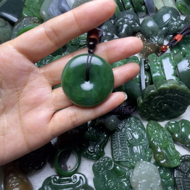 跟***9和田玉未镶嵌颈饰