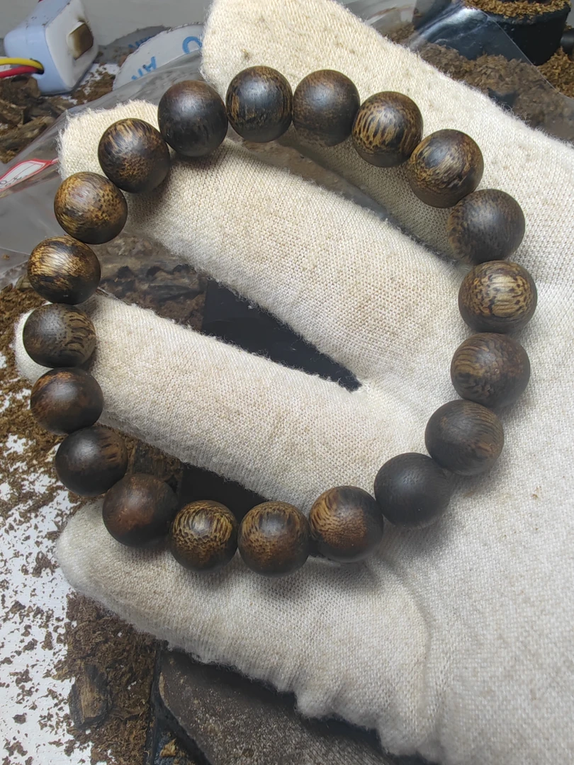 绿奇楠沉香卡1.0规格单圈圆珠10克