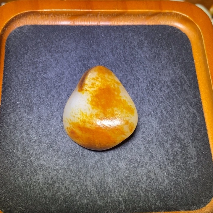 和田玉未镶嵌把件