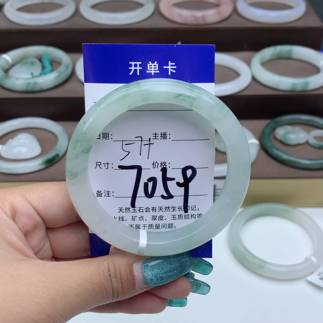 石英质玉手镯未镶嵌洲*?
