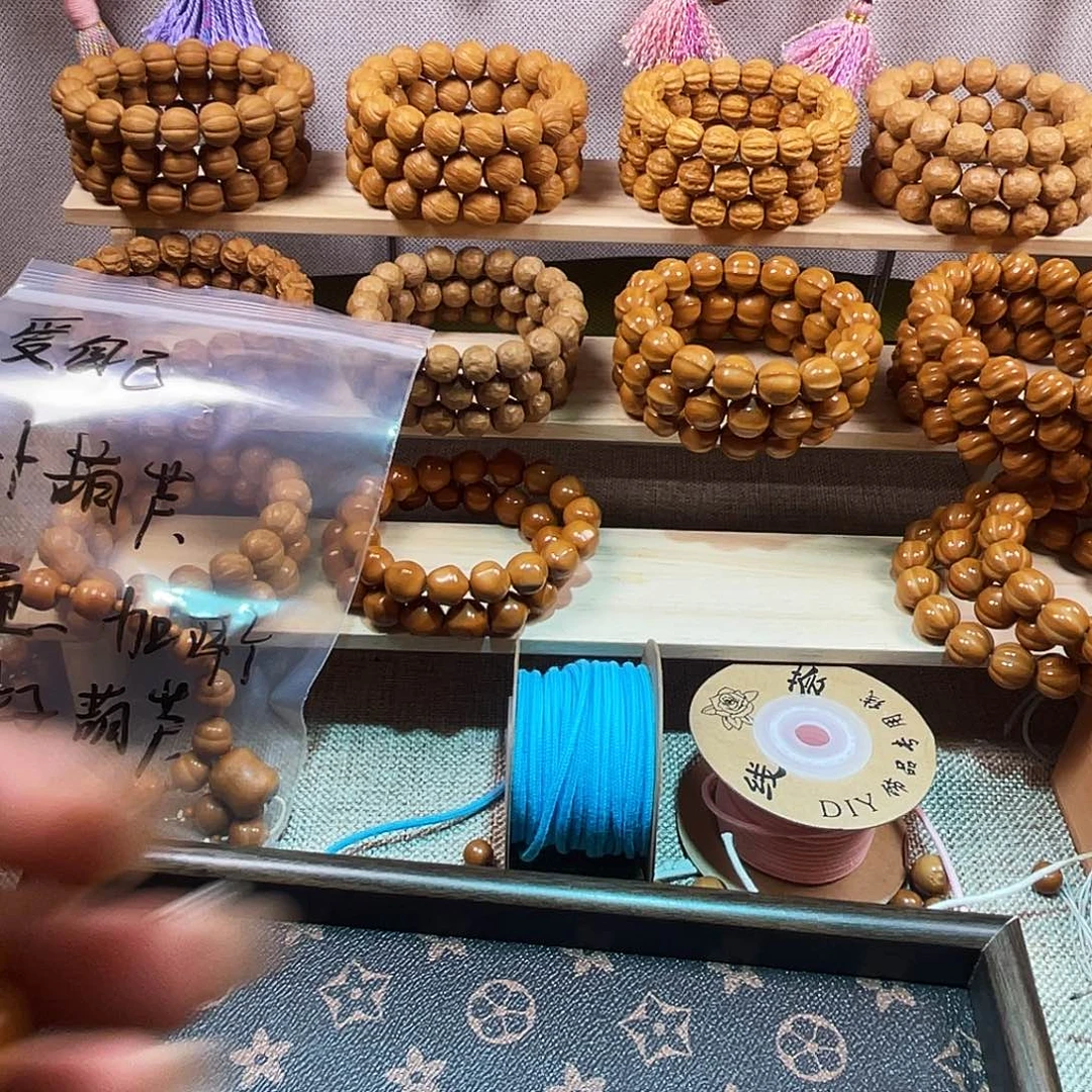 手串猴头核桃猫爪，配饰猫头双空，备籽两颗