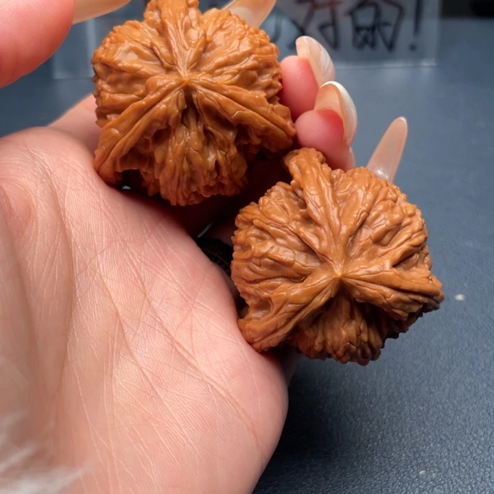 叫***哥吊坠文玩核桃白狮子