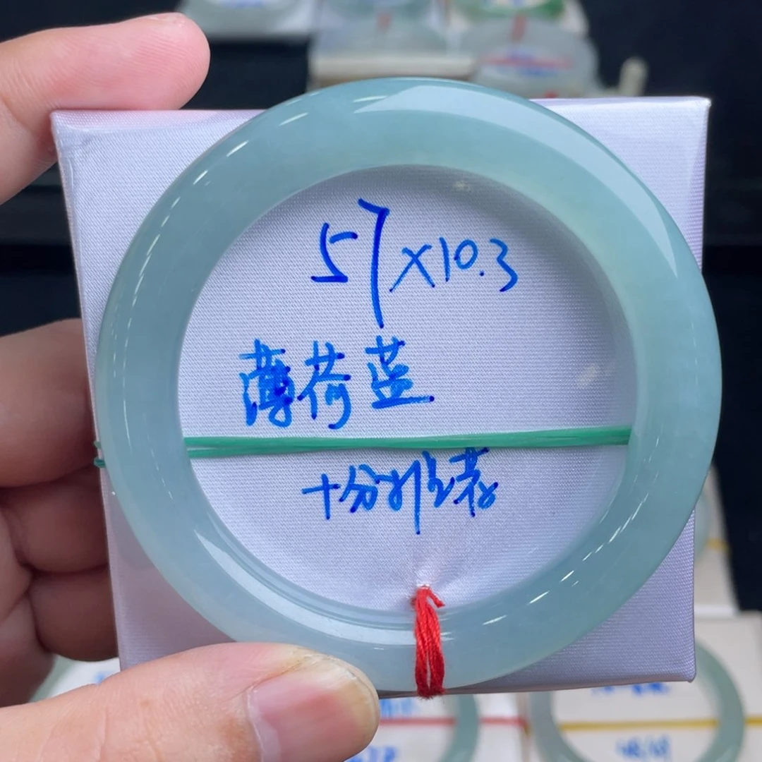 翡翠手镯未镶嵌翡翠手镯