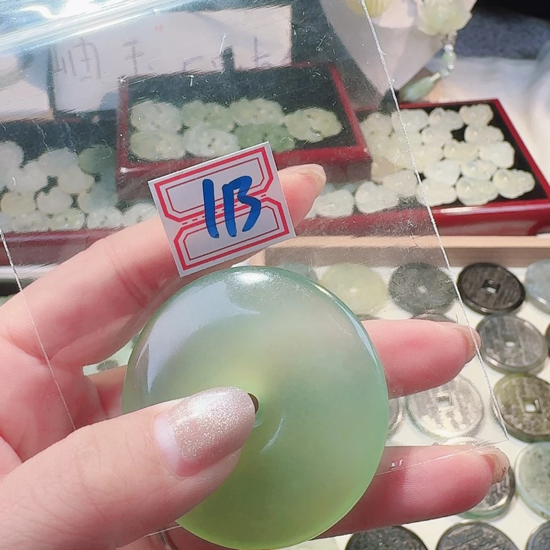 蛇纹石玉颈饰合金精美礼品