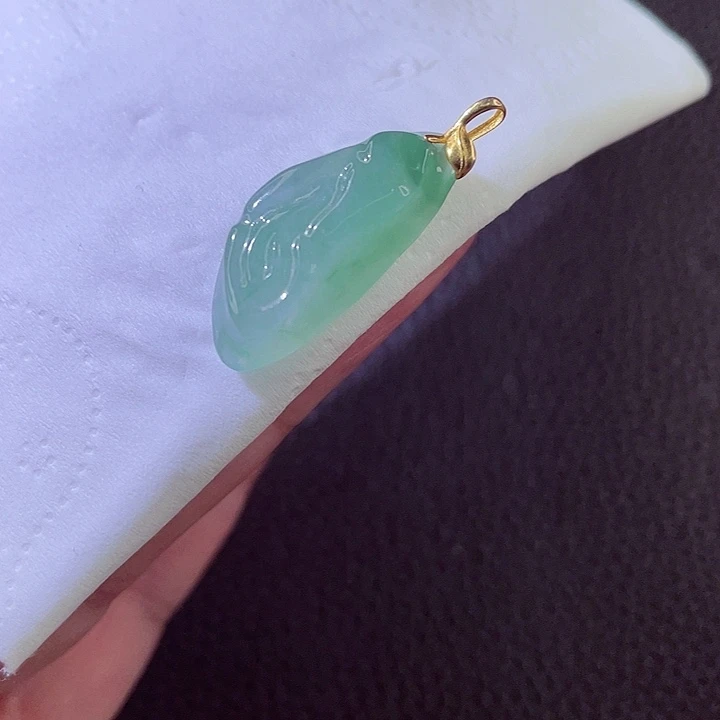 翡翠18K金镶嵌颈饰翡翠