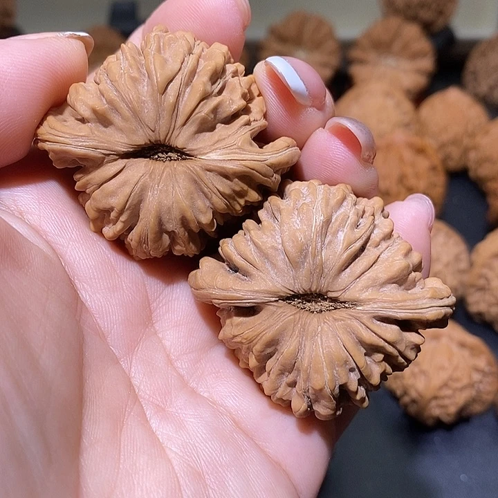 把件文玩核桃45蓟县石，山地楼