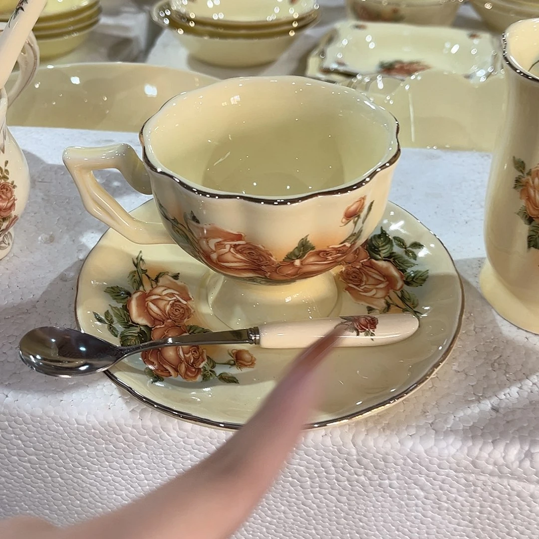 高端陶瓷餐具……2