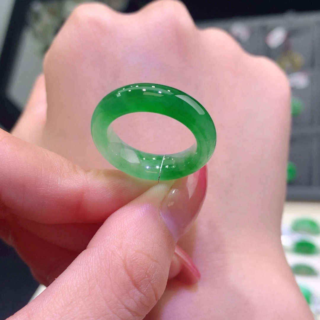翡翠未镶嵌戒指翡翠