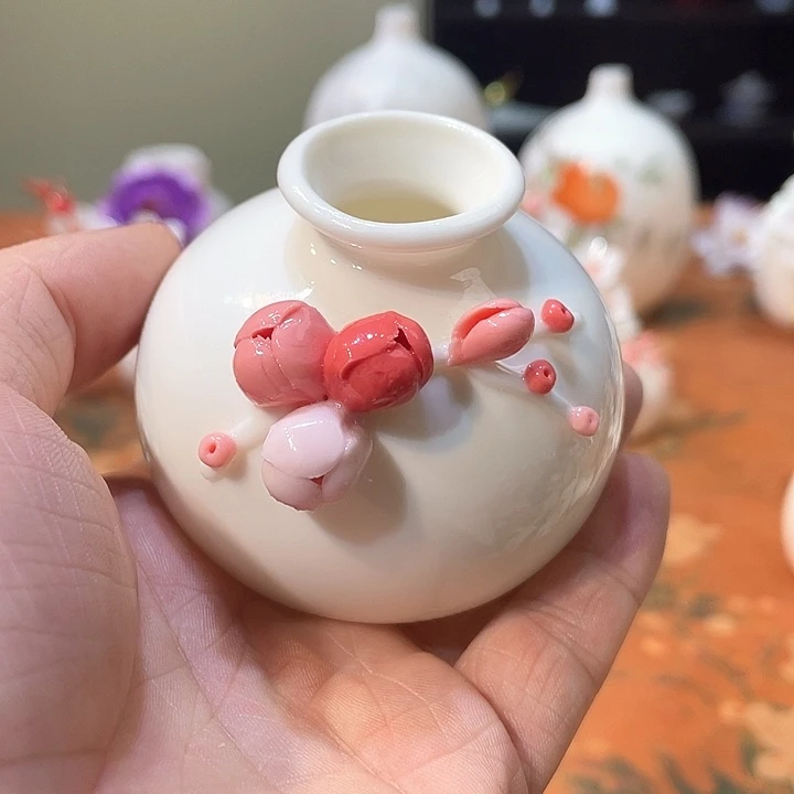 手工陶瓷精致摆件