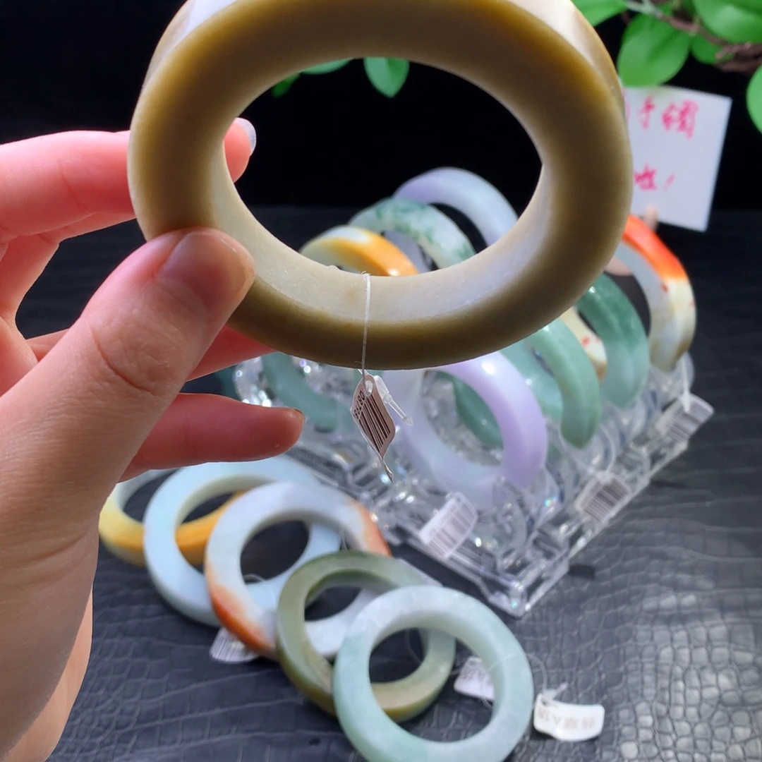 定制翡翠未镶嵌手镯