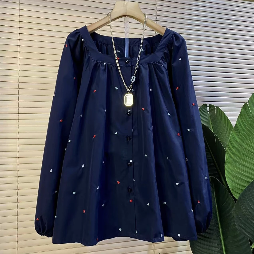 F胖mm欧货时尚新款方领小众刺绣设计减龄女人衫