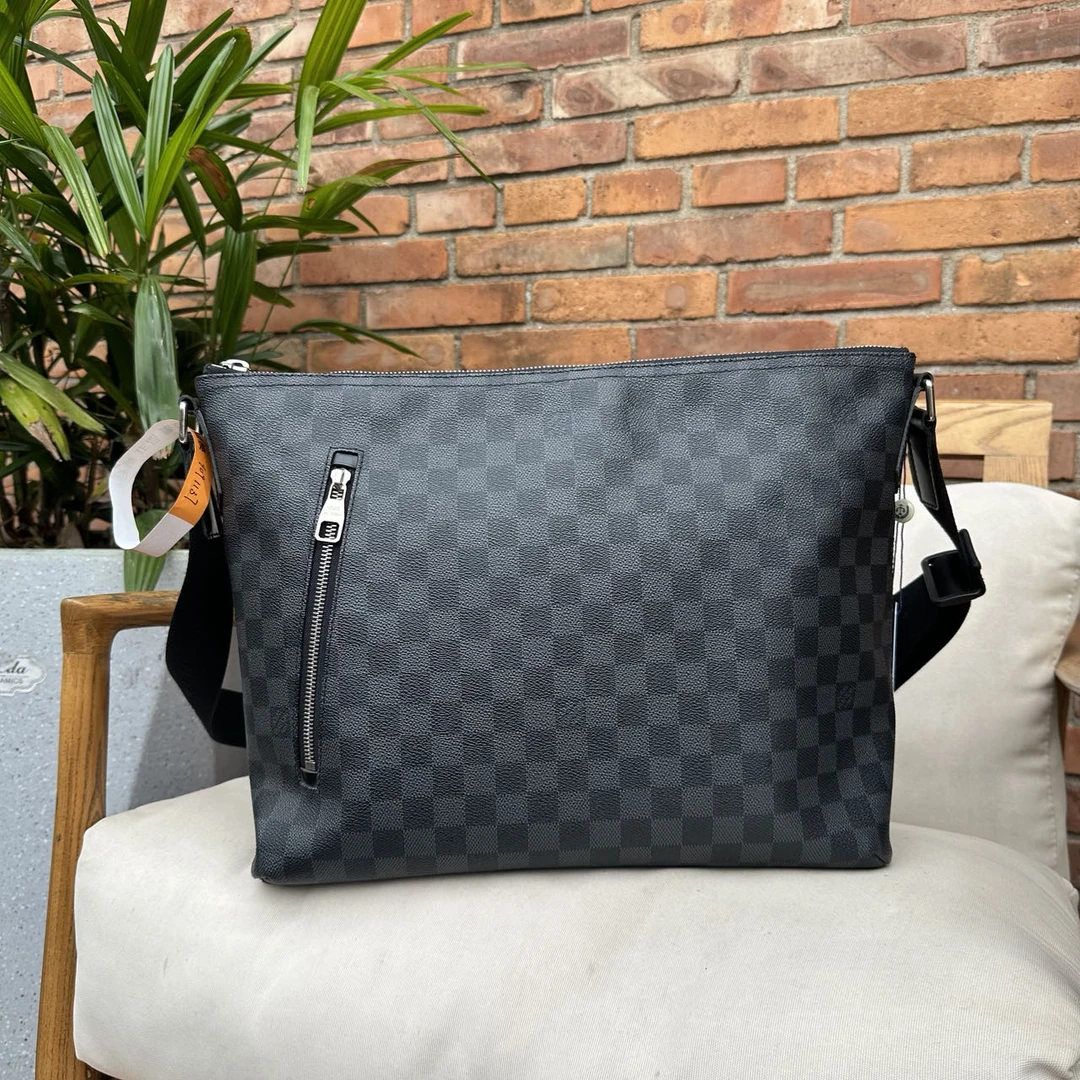95新 LouisVuitton/路易威登 Mick系列单肩斜跨黑色棋盘格公文包