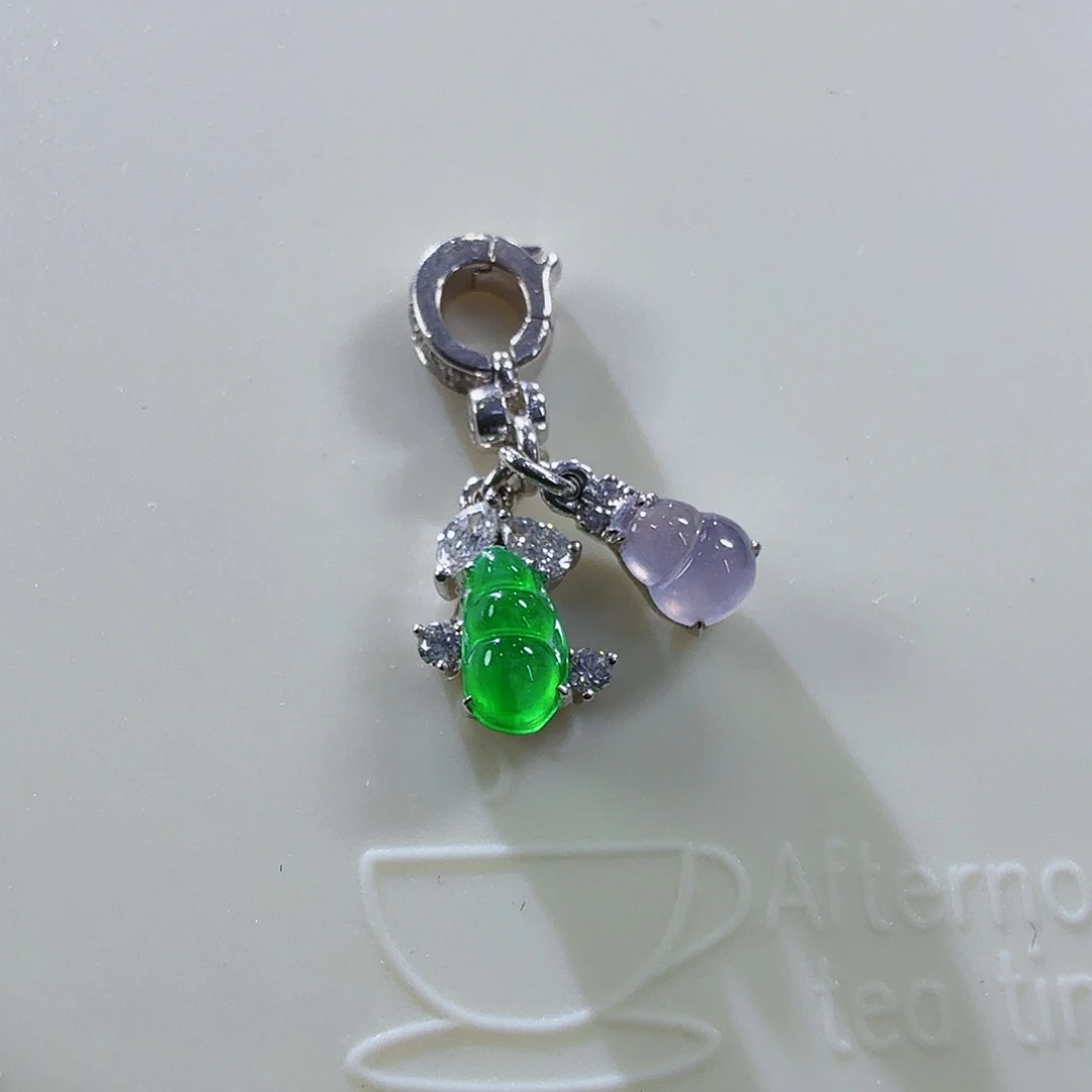 李***x翡翠18K金镶嵌颈饰豆子小滴流