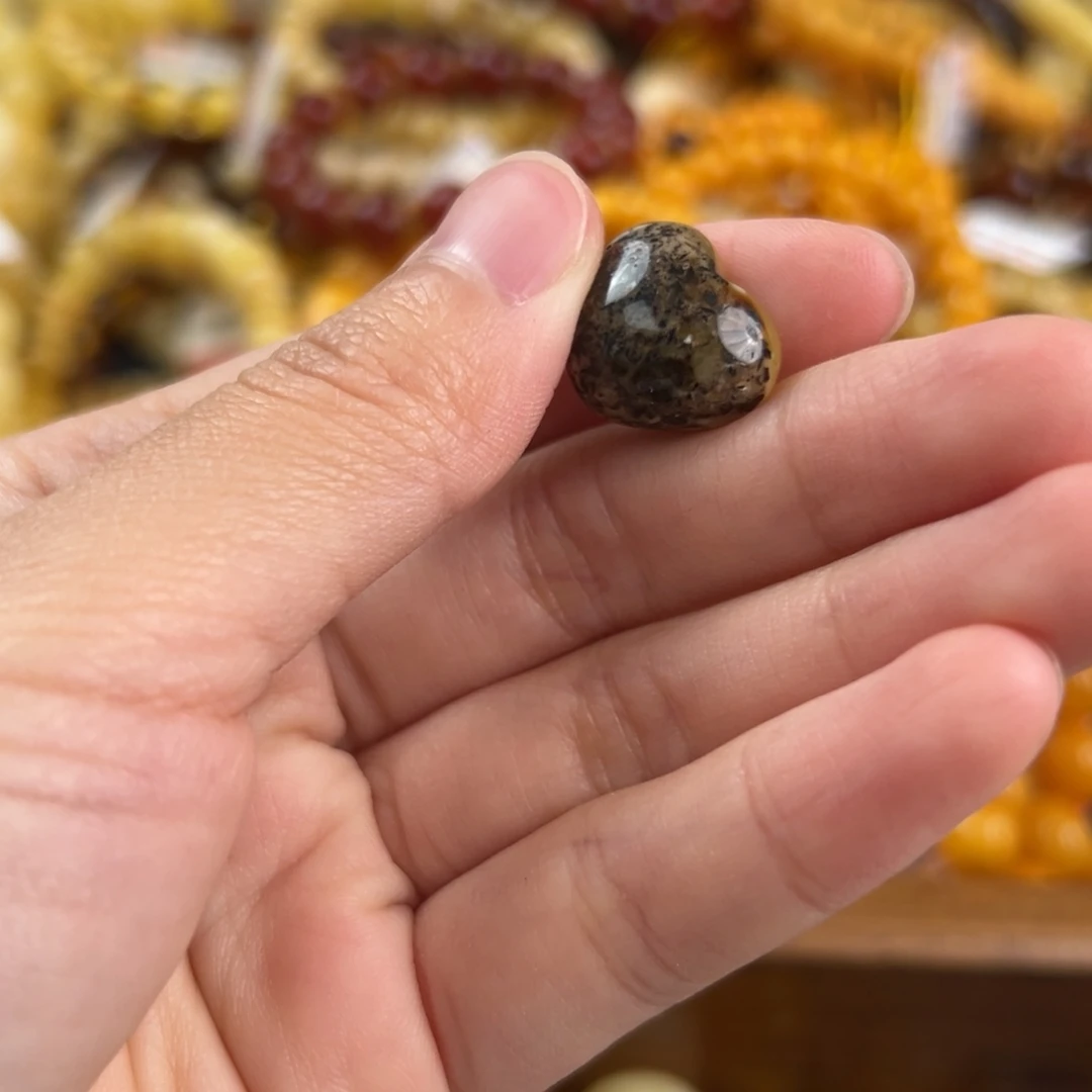 琥珀未镶嵌珠宝奇石