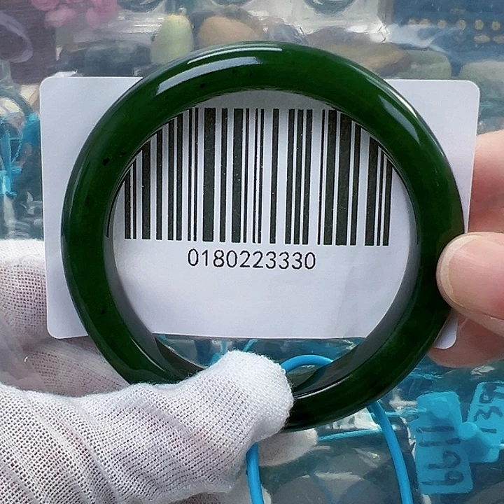 和田玉手镯未镶嵌微瑕53