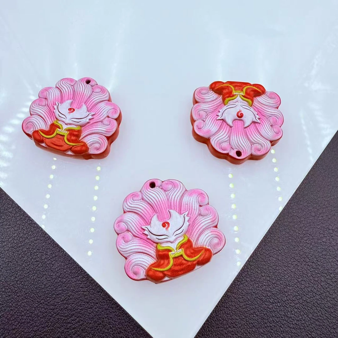 天然辰砂「戴琴珠宝」FR6577-29*32mm左右辰砂绘彩九尾狐吊坠