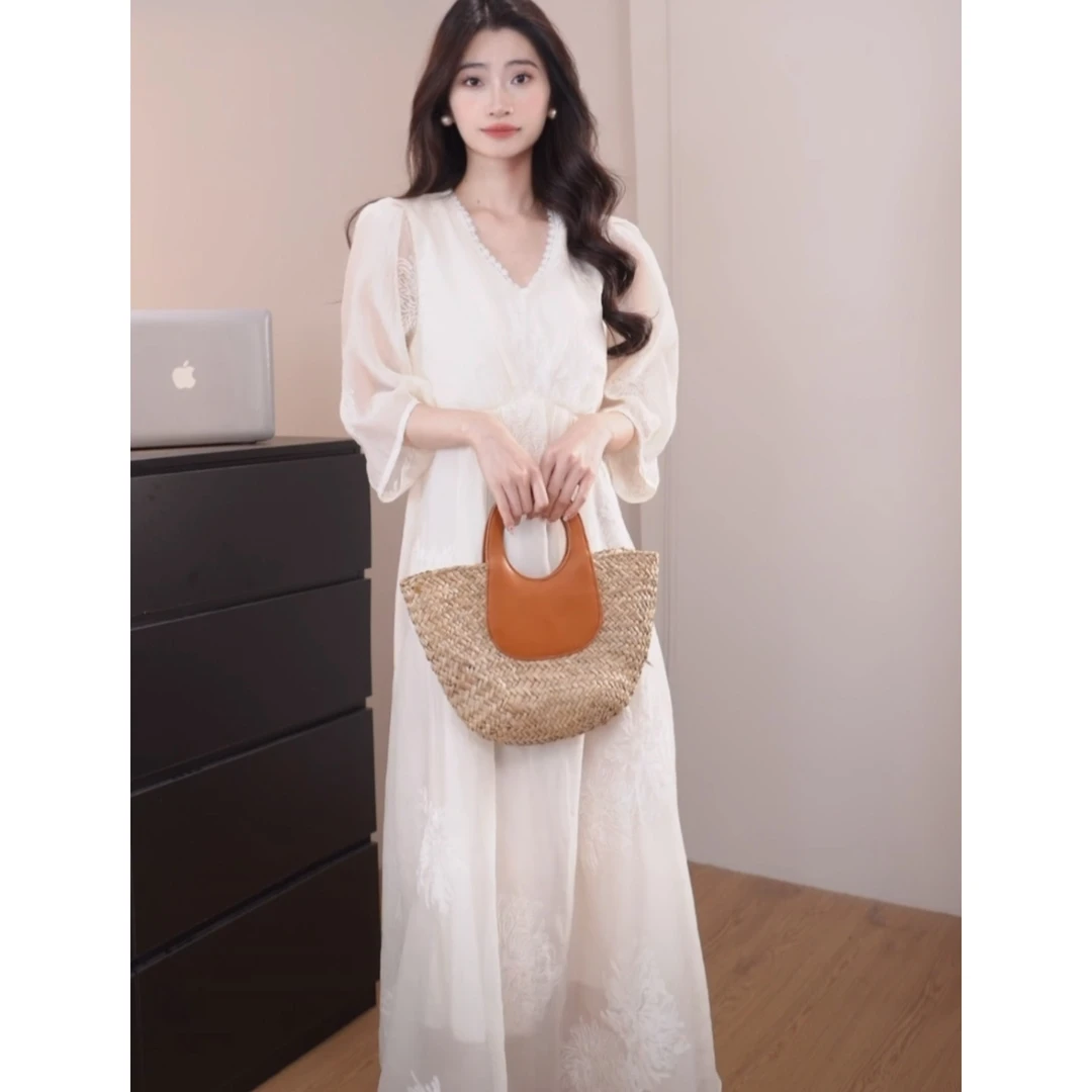 2025春夏女装时尚泡泡袖V领连衣裙收腰显瘦温柔国风刺绣裙子L916