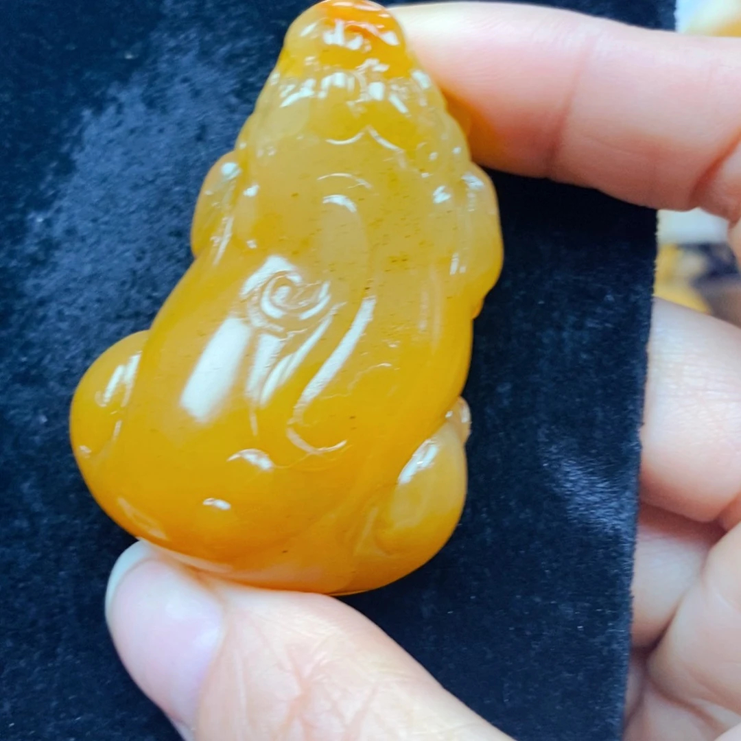 未镶嵌石英质玉（黄龙玉）颈饰