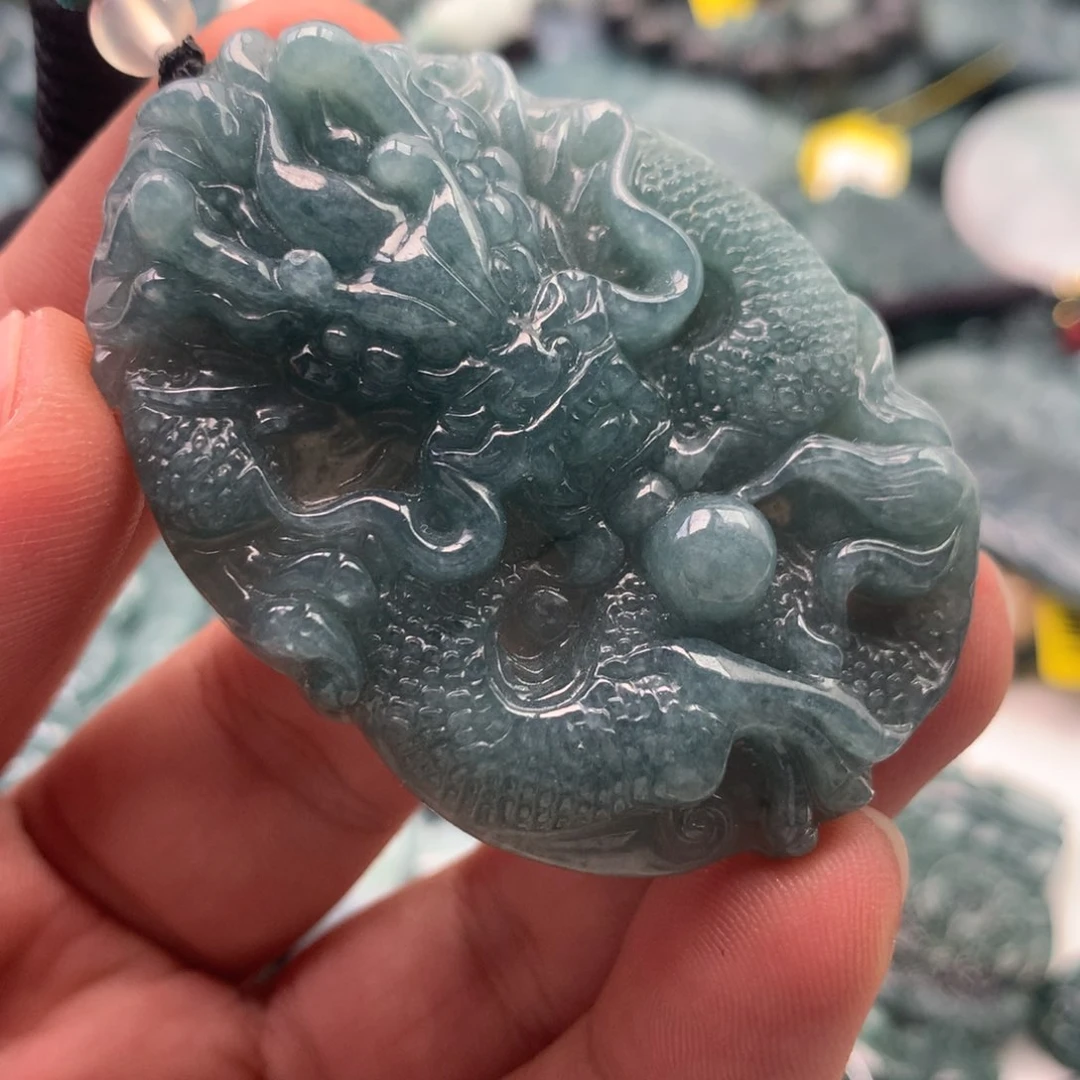 翡翠未镶嵌颈饰龙牌