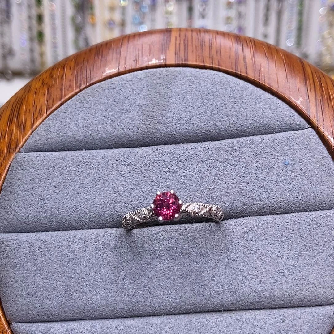 银S925镶嵌石榴石戒指