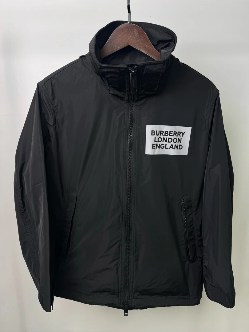 全新未使用 BURBERRY/博柏利 胸前logo黑色冲锋衣/UK4码/2522118