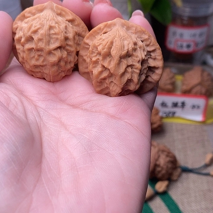 文玩核桃吊坠瓷娃娃