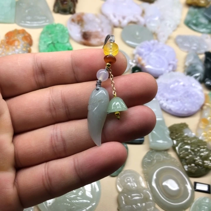 翡翠未镶嵌颈饰链接
