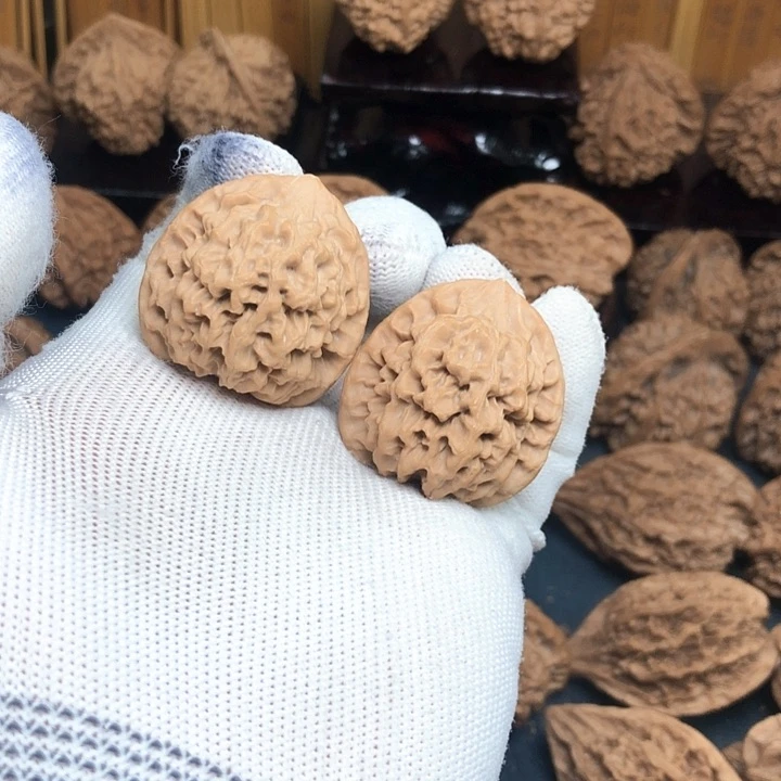 桃核把件?*风秦闷狮子头精品文玩核桃