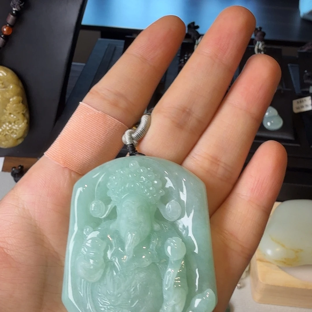 翡翠裸石果绿财神牌