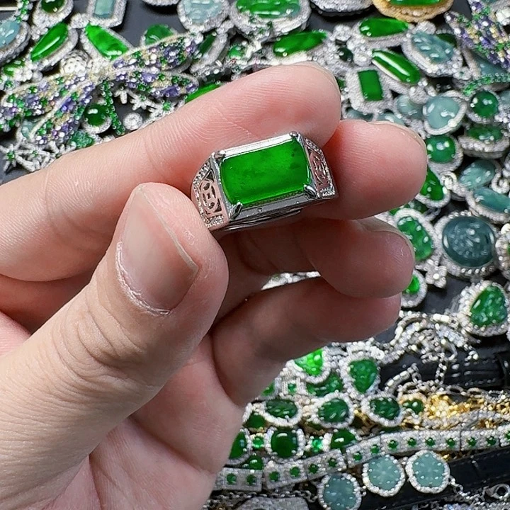 翡翠颈饰未镶嵌天然A货翡翠放漏