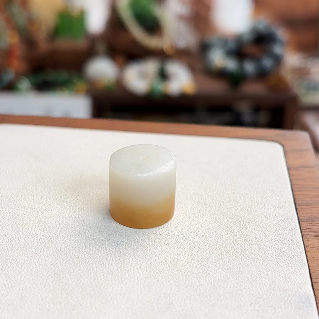 猪****颈饰未镶嵌和田玉（糖玉）