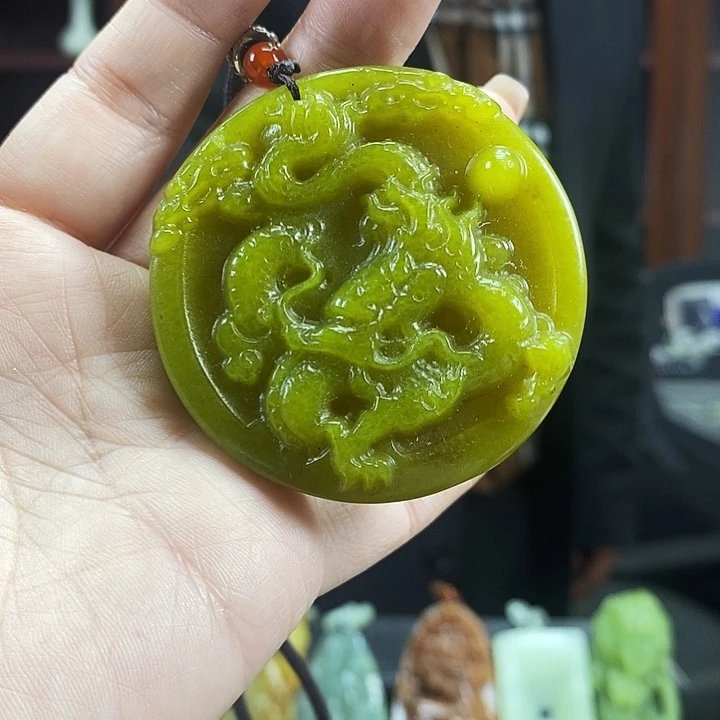 蛇纹石玉吊坠未镶嵌