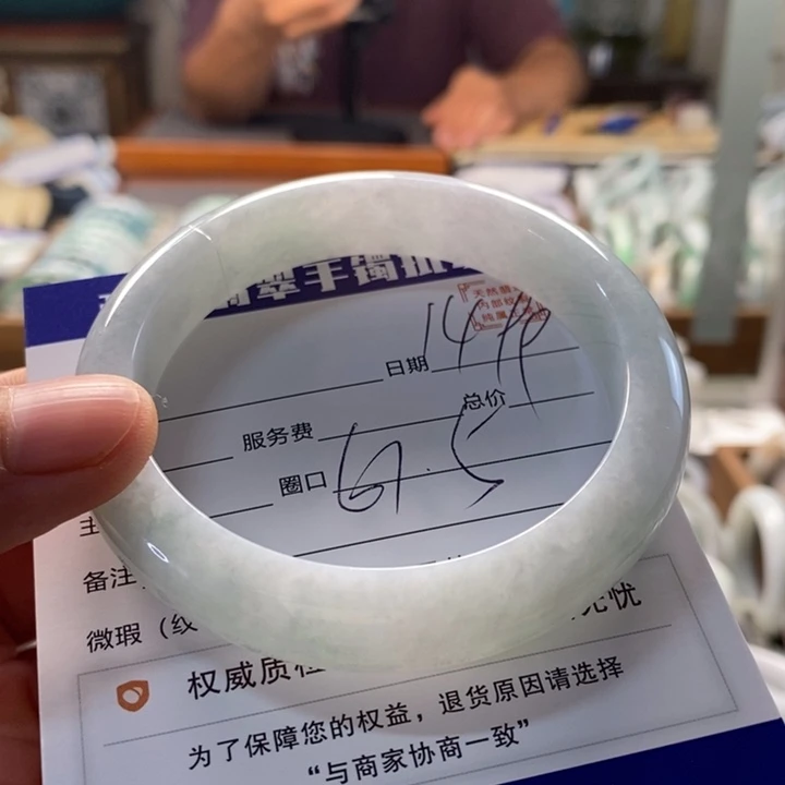 翡翠手镯未镶嵌翡翠手镯未镶嵌