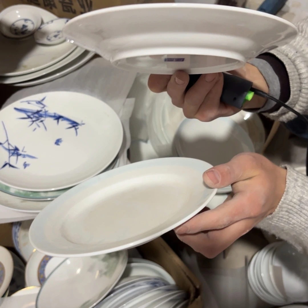 陶瓷8英寸淡蓝色荷花炒菜草帽盘2只微瑕