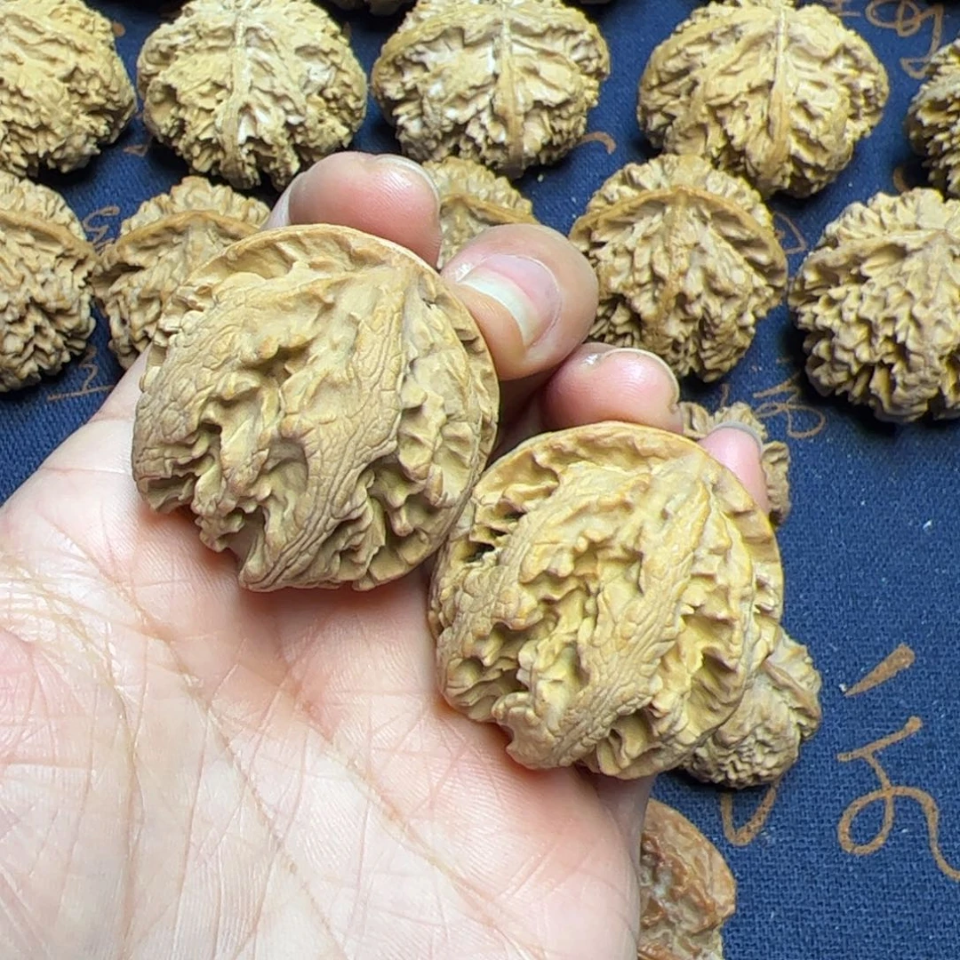 文玩核桃把件秦岭野生植物核桃