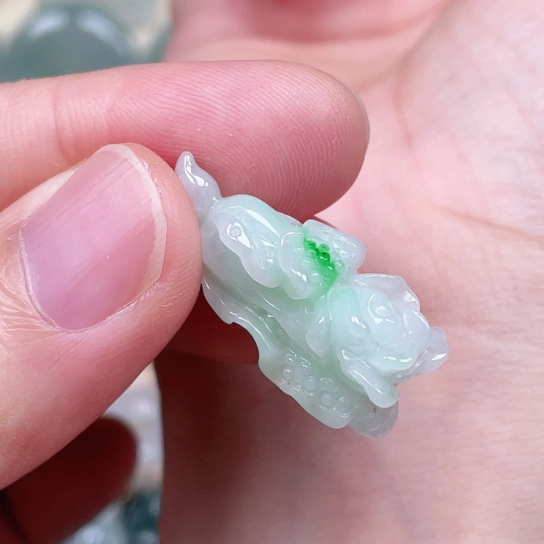 颈饰未镶嵌翡翠白菜