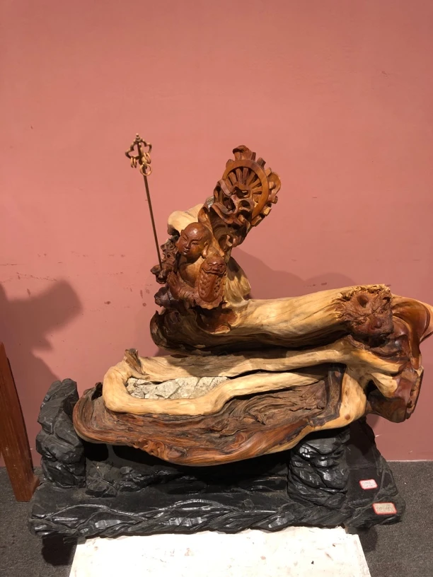 崖柏抱石武地藏摆件