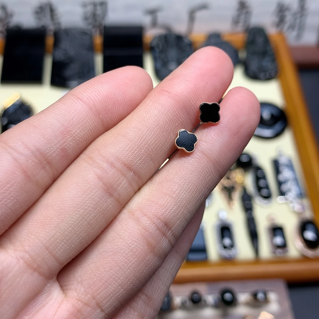 翡翠18K金镶嵌耳钉四叶草