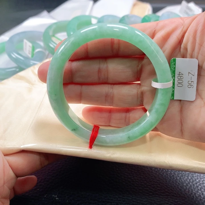 翡翠手镯未镶嵌56565656