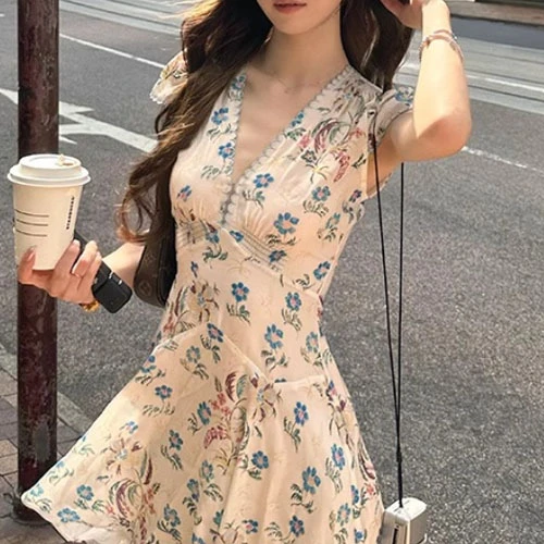 法式纯欲风深印花收腰A字碎花春秋新款甜辣妹度假风修身短裙女