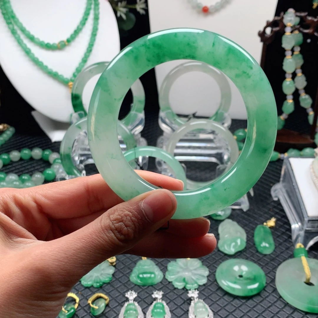 石英质玉手镯未镶嵌