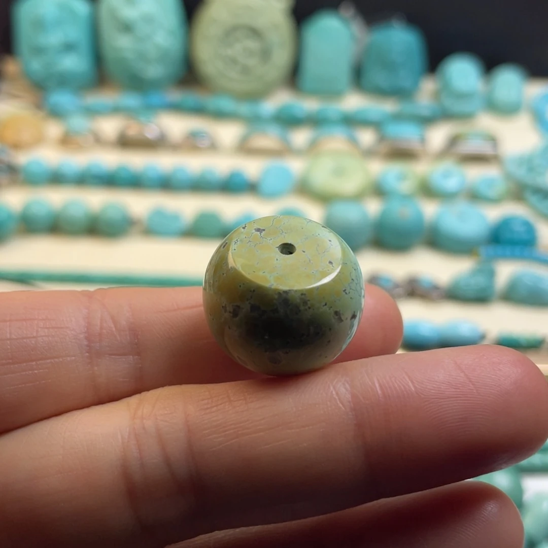 绿松石未镶嵌颈饰