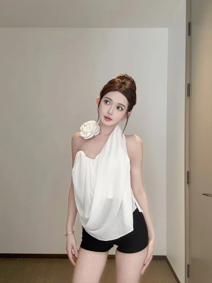 Yucii 清冷月光 法式优雅设计感立体花朵挂脖上衣