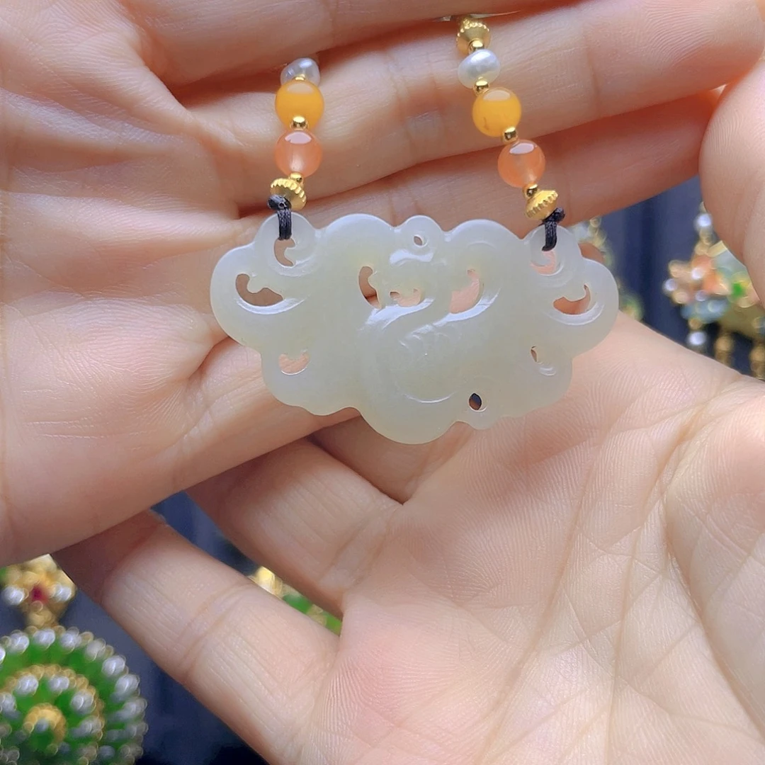 和田玉未镶嵌颈饰