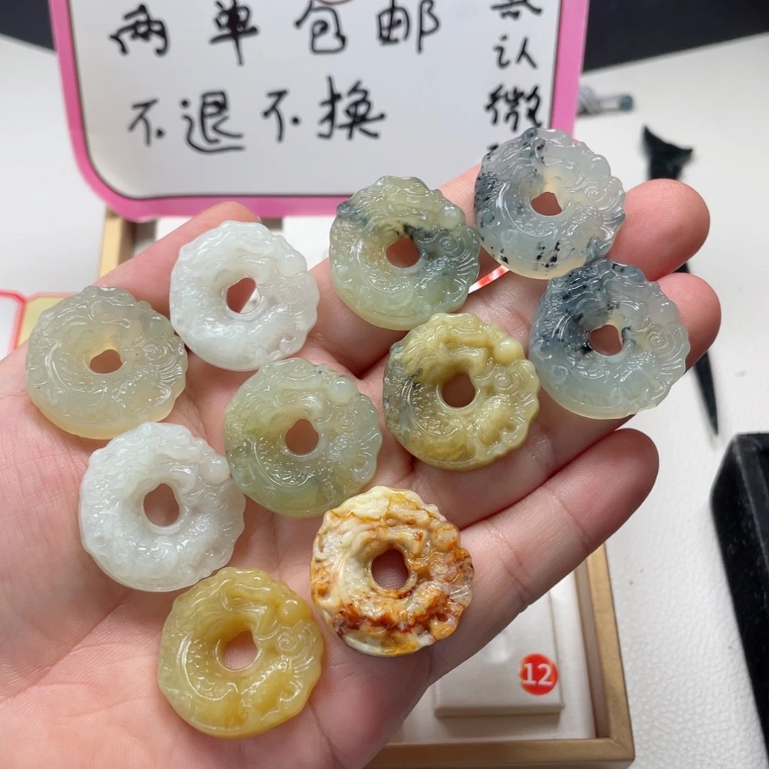 悠***幽未镶嵌蛇纹石玉颈饰
