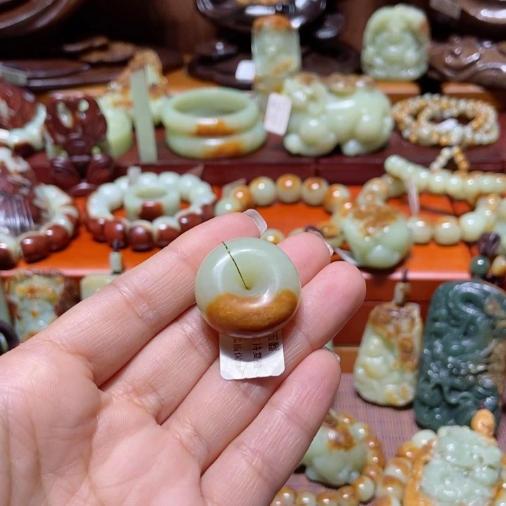 岫岩河磨玉（透闪石质玉）挂件未镶嵌樯*