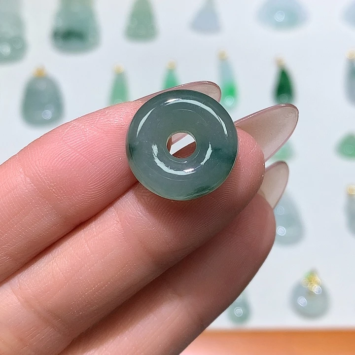 翡翠未镶嵌颈饰甜甜圈
